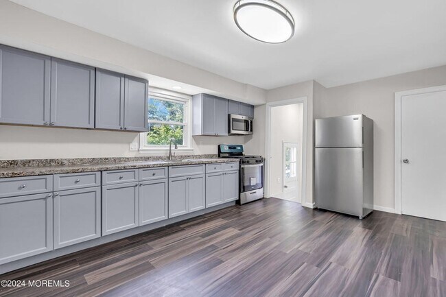 Building Photo - Take a look on this beautiful corner property
