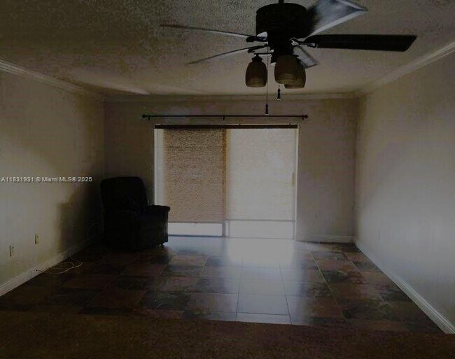 Building Photo - 10431 N Kendall Dr