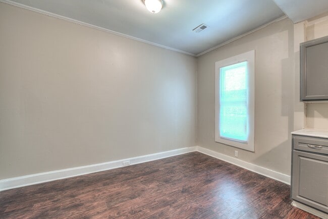 Building Photo - 620 N Moran St