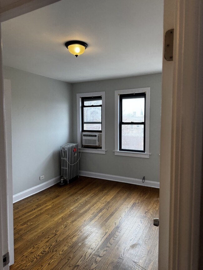 Building Photo - 5655 N Spaulding Ave