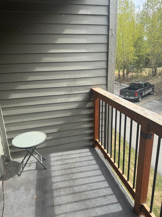 Building Photo - Spacious condo unit in East Anchorage