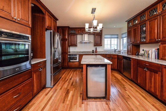 Building Photo - 4993 S Ridgeside Cir