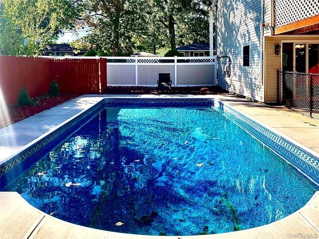 Building Photo - 1671 Claas Ave