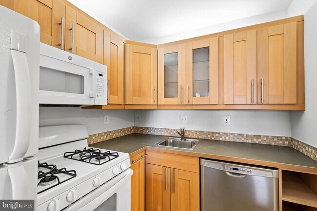 Building Photo - 4515 Willard Ave