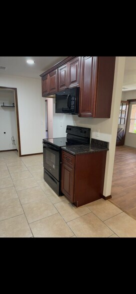 Building Photo - 2423 SW 90th St