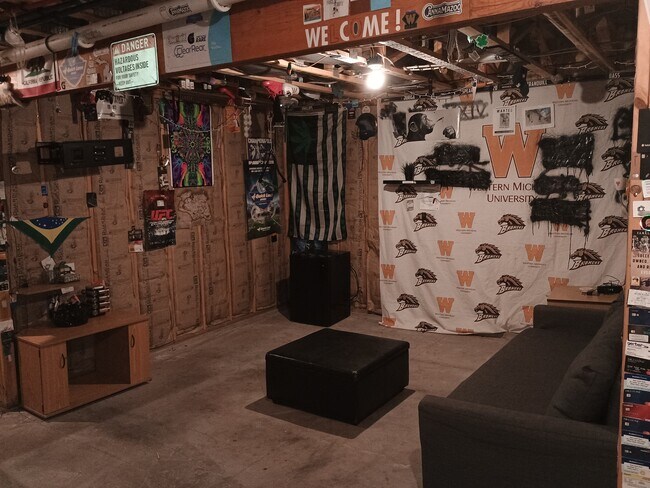 Building Photo - 1203 Euclid Ave