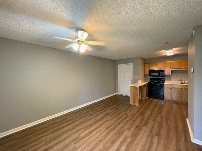 Building Photo - 6634 Willow Pointe Dr NW