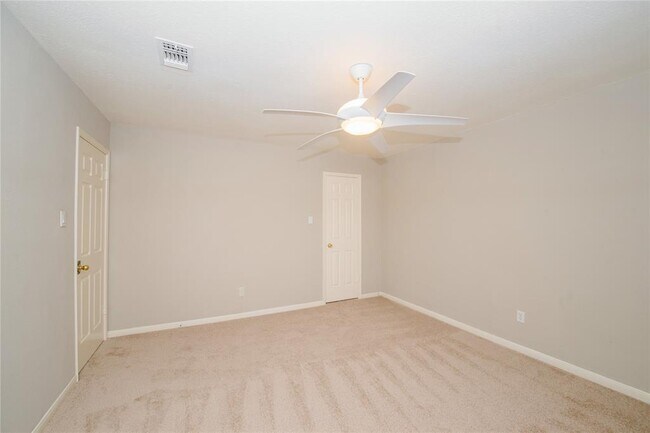 Building Photo - 3423 Hidden Creek Dr
