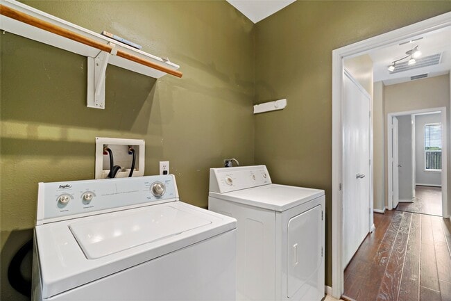 Building Photo - 5425 Jefferson St