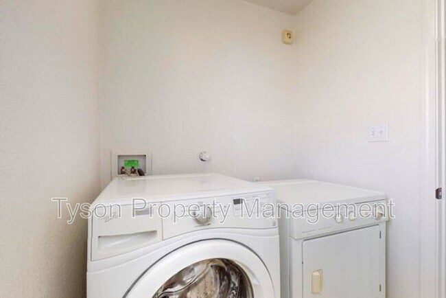 Building Photo - 7509 Cricket Hill Dr NE