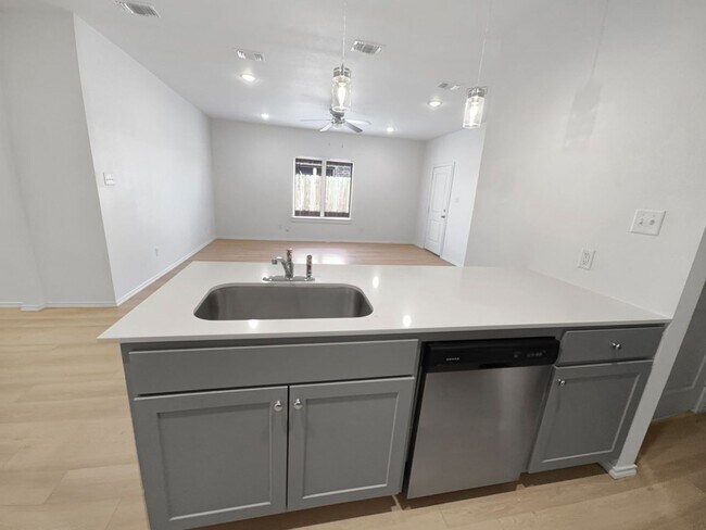 Building Photo - 5524 Itasca St