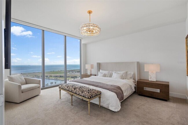 Building Photo - 301 1st St S