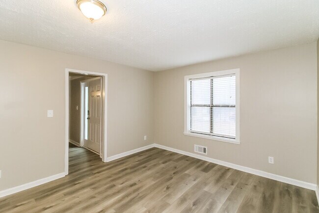 Building Photo - 3904 Loring Ln