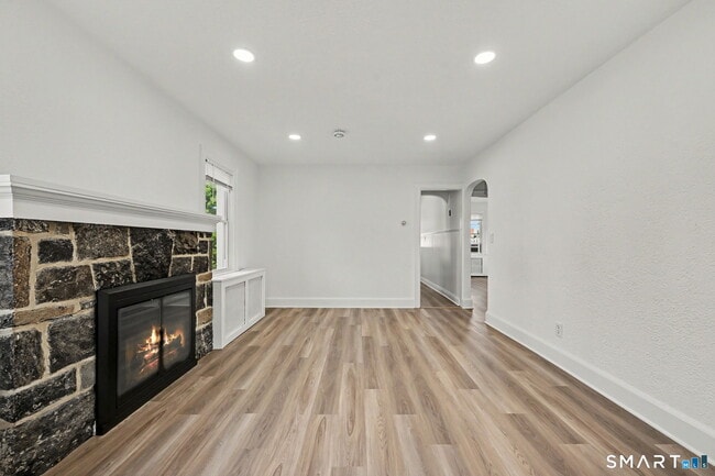 Building Photo - 15 Whitmore Ln