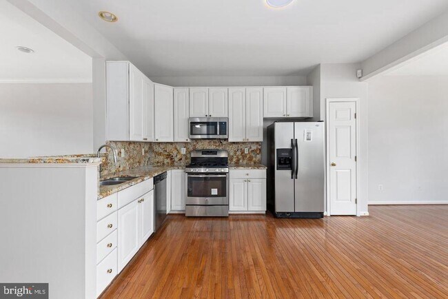 Building Photo - 13700 Barksdale Dr