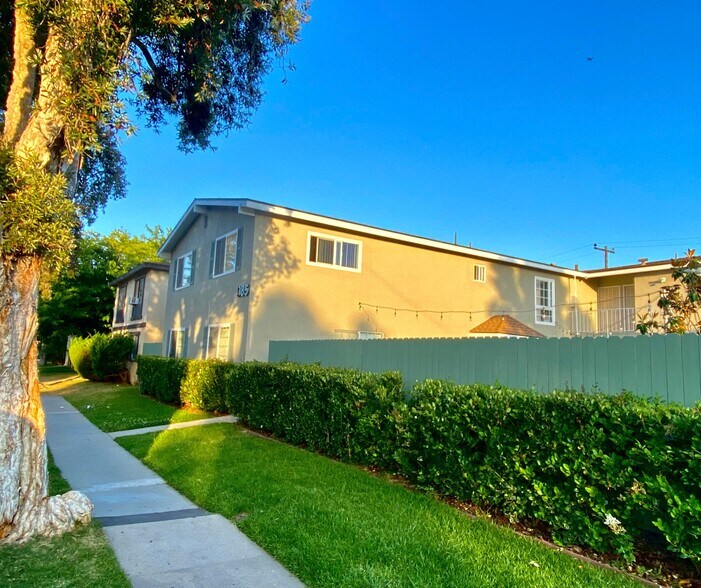 Building Photo - 985 Valencia St