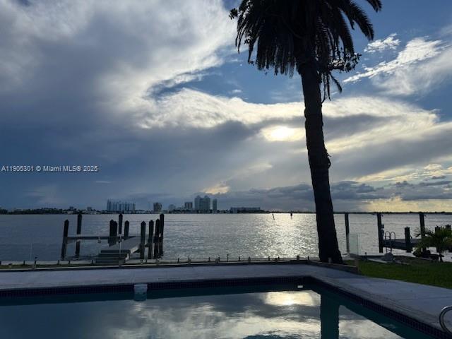 Primary Photo - 1101 S Shore Dr