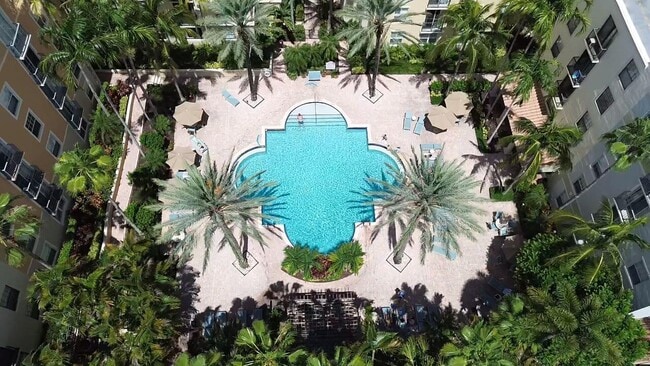 Building Photo - 720 S Sapodilla Ave