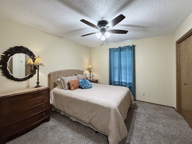 Building Photo - 1516 Meadowhill Dr
