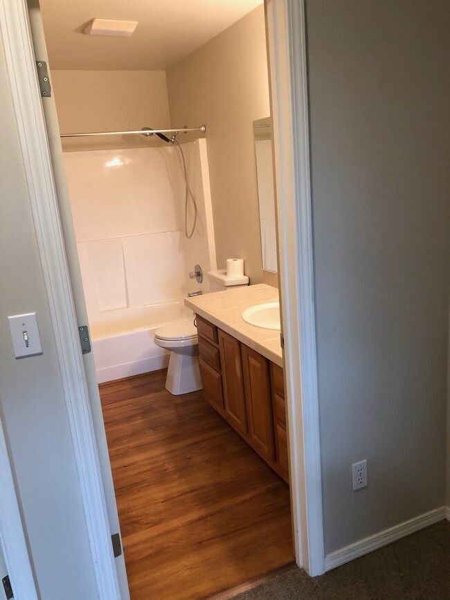 Upstairs bathroom - 3809 Gablecrest Ct