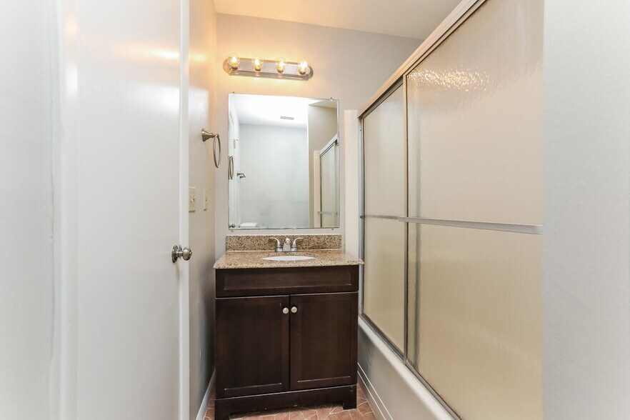 Building Photo - 1608 Gattis Dr