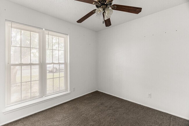 Building Photo - 5000 Buffalo Ave