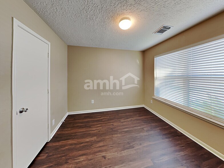Building Photo - 29231 Legends Green Dr