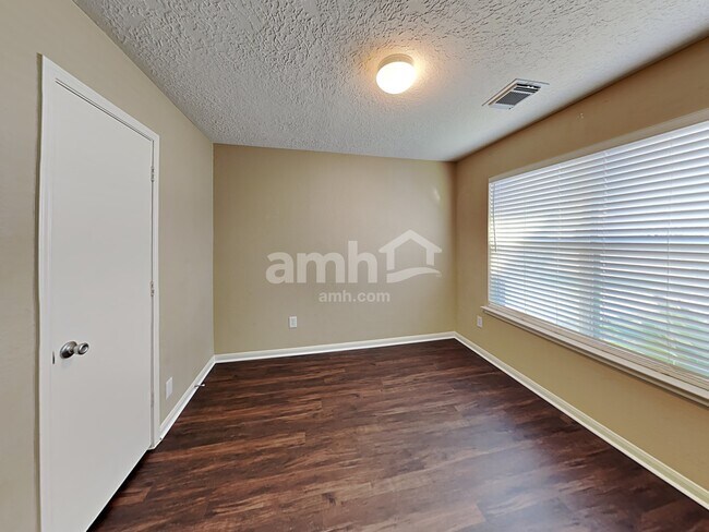 Building Photo - 29231 Legends Green Dr