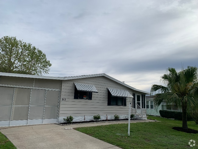Building Photo - 913 Oleander St