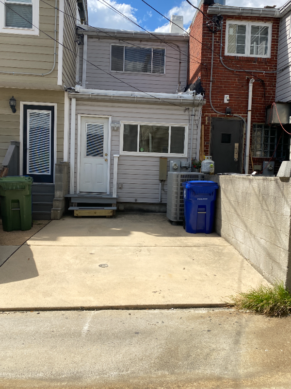 Building Photo - 805 S Decker Ave