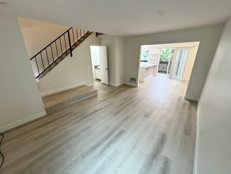 Building Photo - 7958 Mission Center Ct