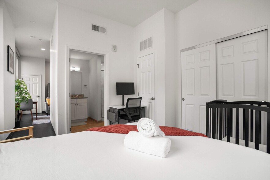 Building Photo - 209 9th St