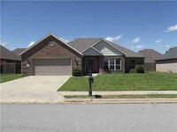 Building Photo - 4 Bedroom 2 Bathroom home