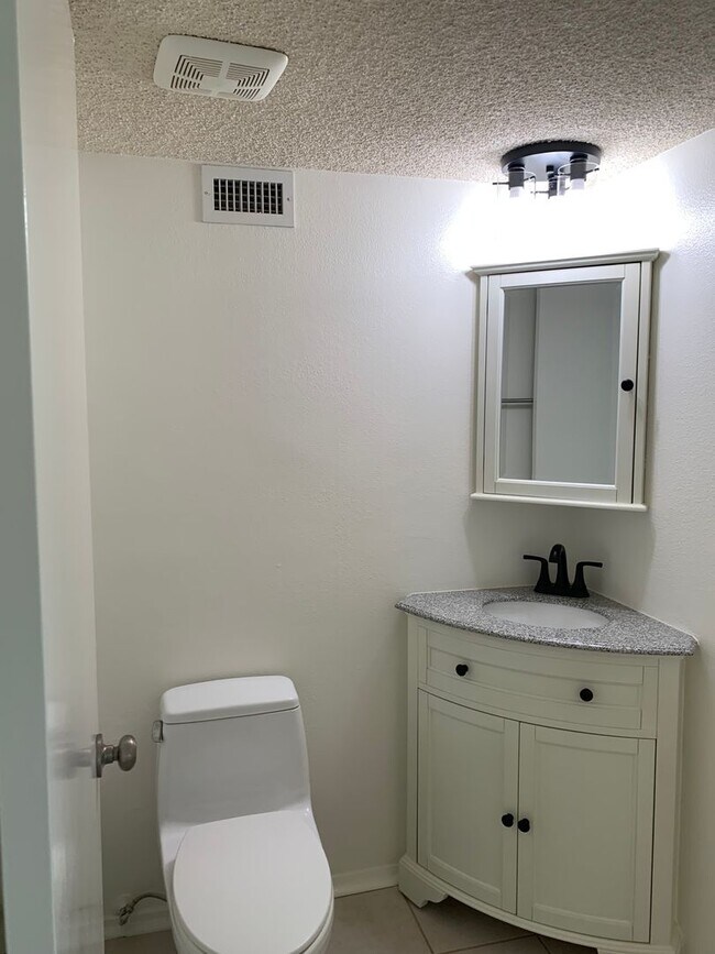 Building Photo - Beautiful, Spacious, 4 bed 2.5 bath home nestled in the Serene, breathtaking Hills of Pacific Pal...