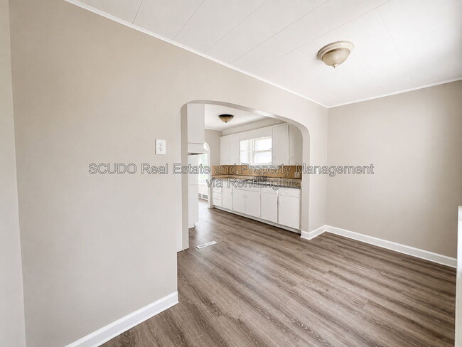 Building Photo - 2723 Lathrop Ave