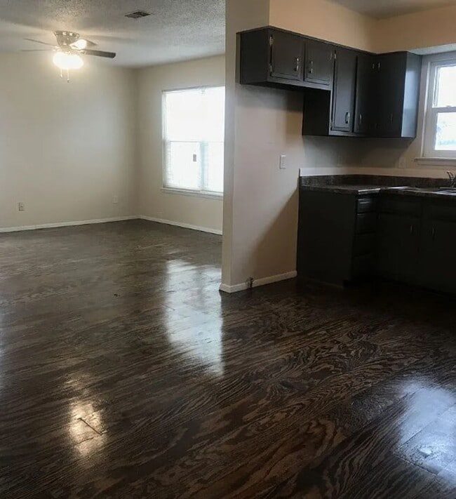 Building Photo - LEASING