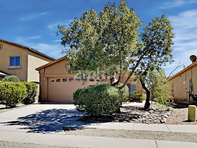 Primary Photo - 6653 S Stratosphere Ln