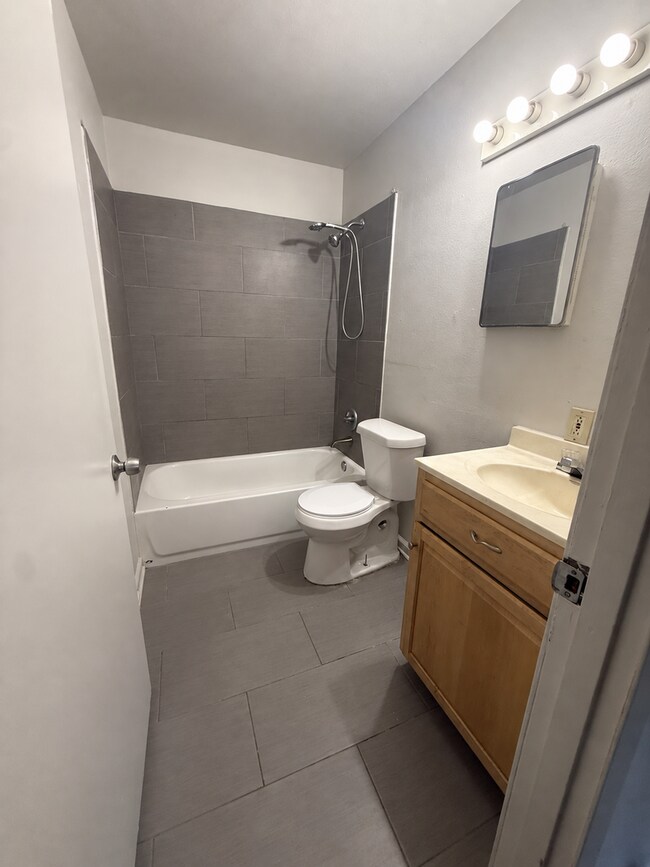 Building Photo - 3002 Inda St