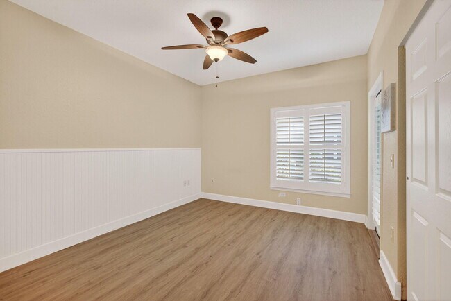 Building Photo - 1827 Pelican Dr