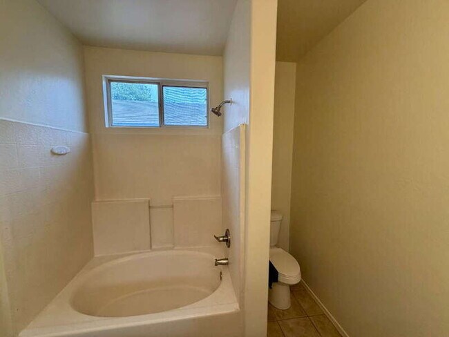 Building Photo - 2540 W Hawks Eye Ave