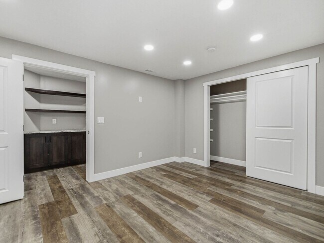 Building Photo - RES_O VAN DER WATT_14512