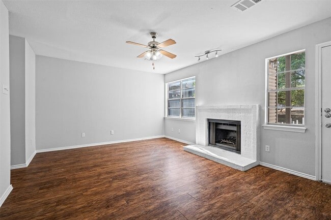 Building Photo - 1806 River Crossing Cir