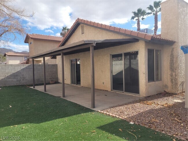 Building Photo - 5712 Swimmer Dr