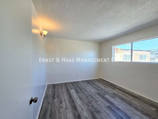 Building Photo - 1330 Walnut Ave