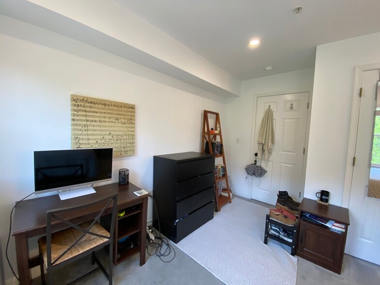 Unit # 3 - 1327 Belmont St NW