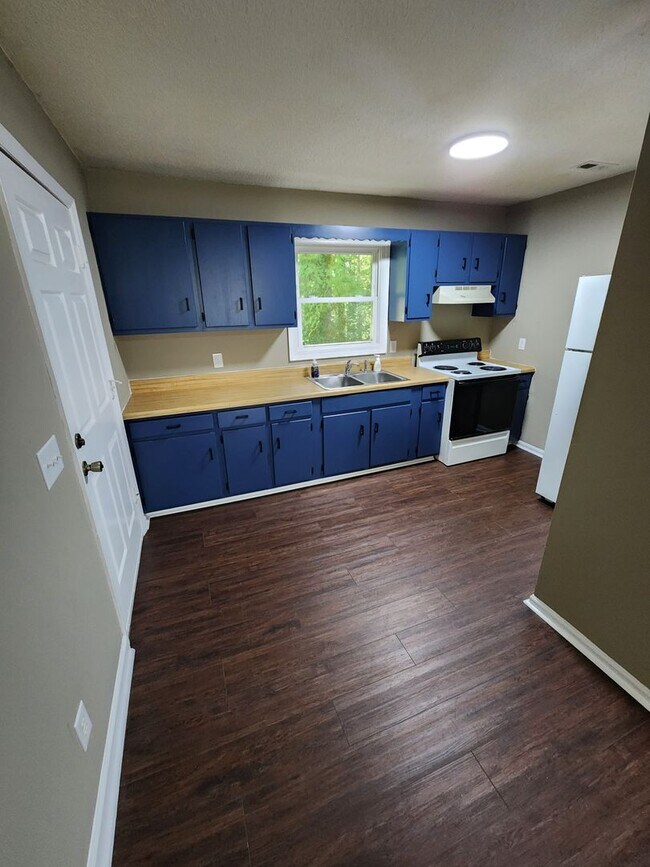 Building Photo - 314 Brookside Dr