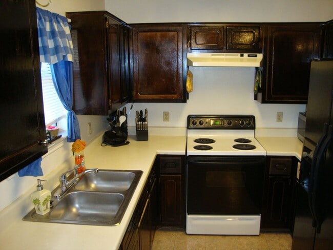 Building Photo - 412 Baumann Dr