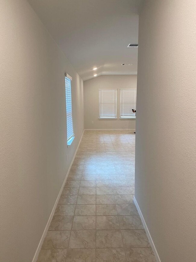 Building Photo - Beautiful 3 Bedroom home in Yowell Ranch