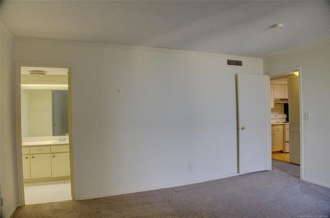 Building Photo - Adorable 2 bed 2 bath in historic Liberty Tower