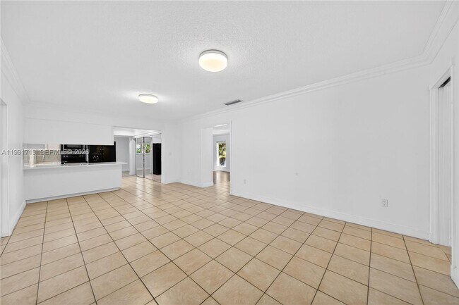 Building Photo - 10142 SW 79th Ave